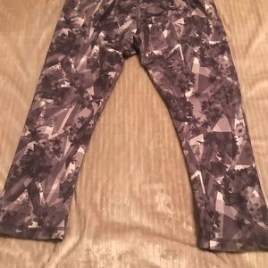 Like new, gym crop leggings